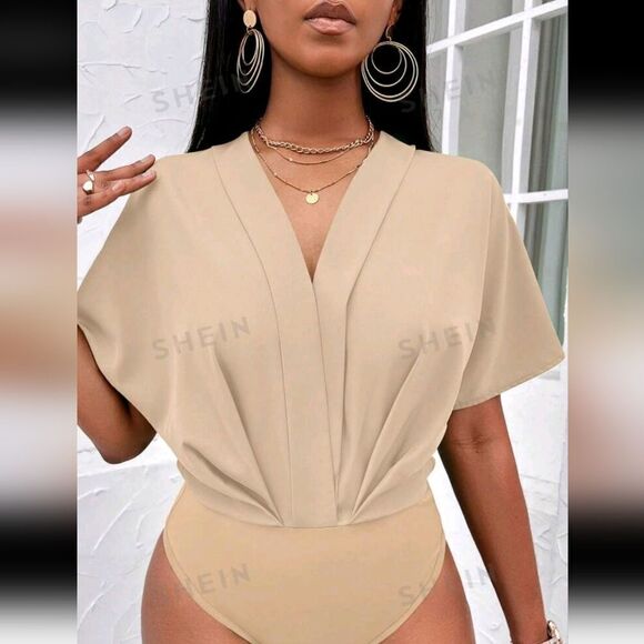 NWT Batwing Sleeve V Neck Bodysuit Cream Small - Picture 1 of 5